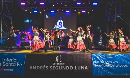 Recreo se prepara para una nueva edición del festival foklórico Luna y Cuerdas, a puro baile y música, con entrada libre y gratuita. Recreo se prepara para una nueva edición del festival foklórico Luna y Cuerdas, a puro baile y música, con entrada libre y gratuita.