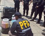 Los ladrillos de cocaína iban dentro de los tambores de los secarropas y fueron descubiertos al ser abiertos a la vera de la avenida Circunvalación, frente al club El Quillá.