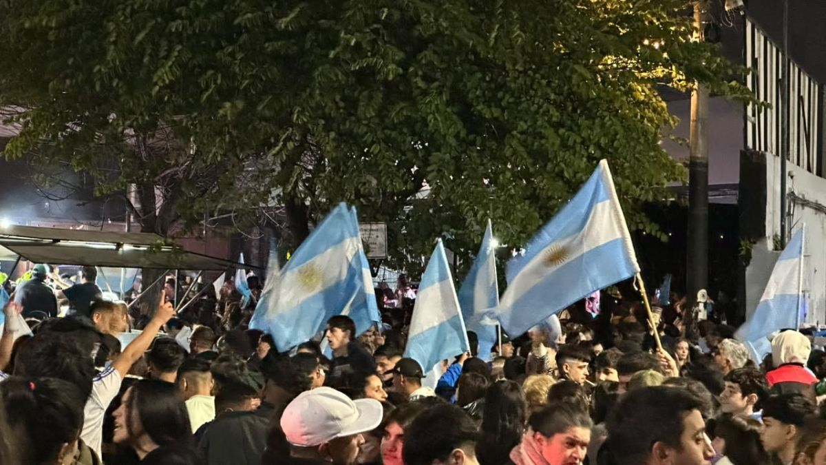 Así festejó Santa Fe la victoria de Argentina contra Inglaterra. Así festejó Santa Fe la victoria de Argentina contra Inglaterra.