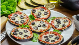 altText(Pizza de berenjena: la receta de 120 calorías que reemplaza a la común y es furor por lo fácil que es)}