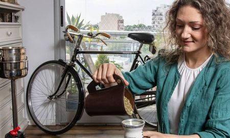 Karla Johan es la escritora de El libro de la yerba mate. Karla Johan es la escritora de El libro de la yerba mate.