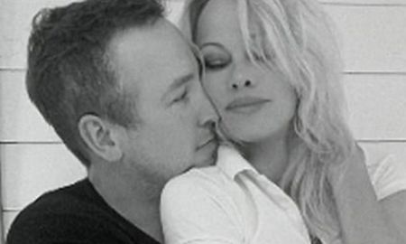 Pamela Anderson se divorció de su quinto marido a un año de haberse casado. Pamela Anderson se divorció de su quinto marido a un año de haberse casado.
