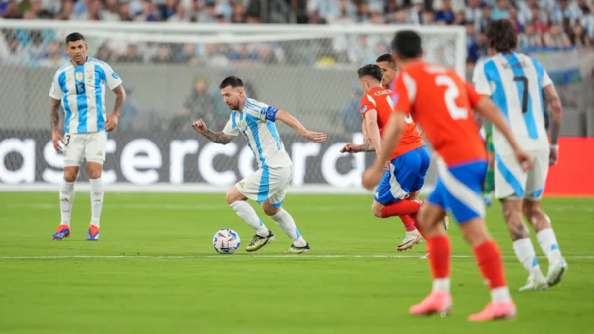 Las redes sociales explotaron tras el triunfo de la Selección Argentina ante Chile por la fase de grupos de la Copa América. Las redes sociales explotaron tras el triunfo de la Selección Argentina ante Chile por la fase de grupos de la Copa América.