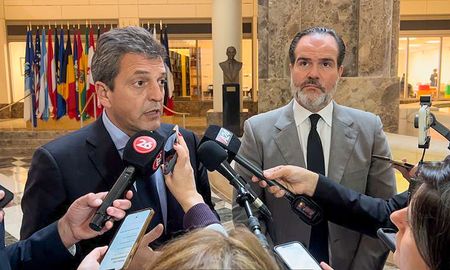 El ministro de Economía, Sergio Massa, y el presidente del Banco Interamericano de Desarrollo (BID), Mauricio Claver-Carone hablaron con la prensa en Washington El ministro de Economía, Sergio Massa, y el presidente del Banco Interamericano de Desarrollo (BID), Mauricio Claver-Carone hablaron con la prensa en Washington
