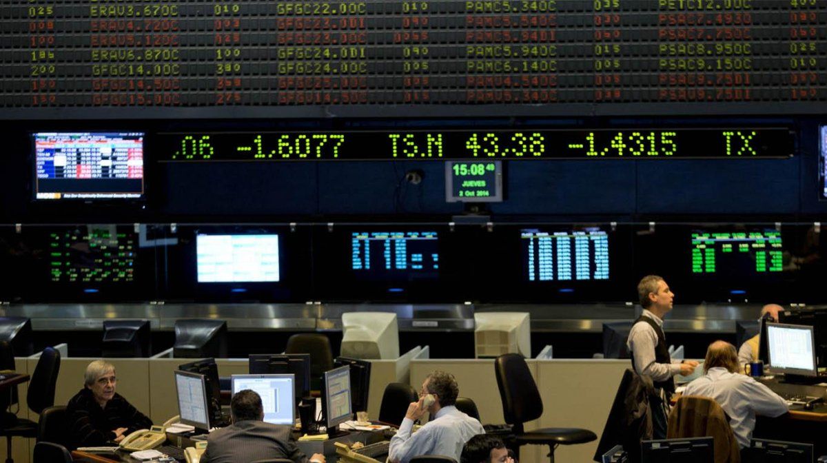 Cayeron los bonos y se disparó el Riesgo País luego de la conferencia de Guzmán