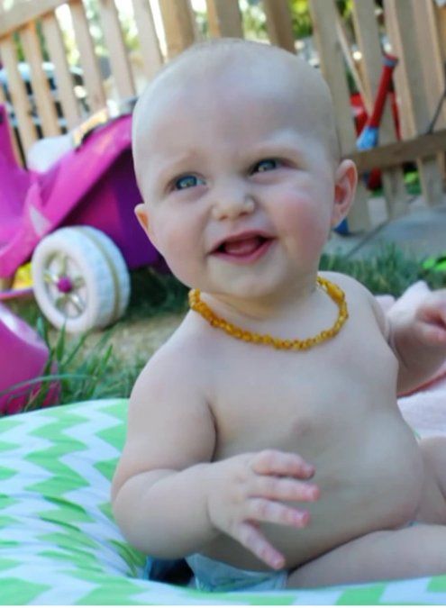 Los bebés deben mantenerse alejados de los collares para aliviar el dolor de la dentición