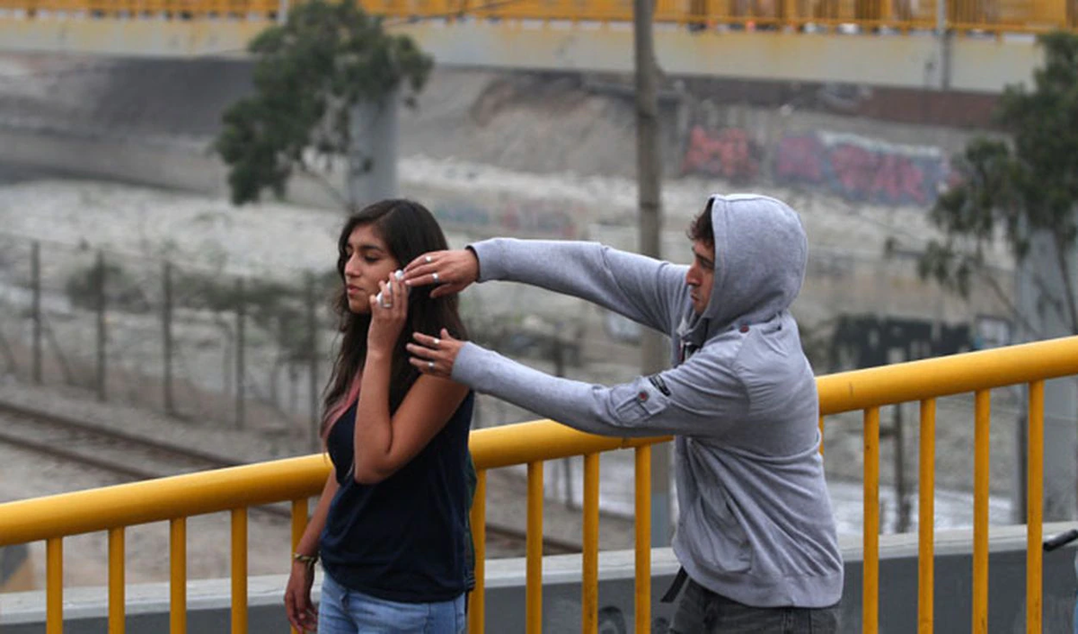 Una tiktoker fue viral al contar en un podcast cómo evita que le roben en público. Una tiktoker fue viral al contar en un podcast cómo evita que le roben en público.