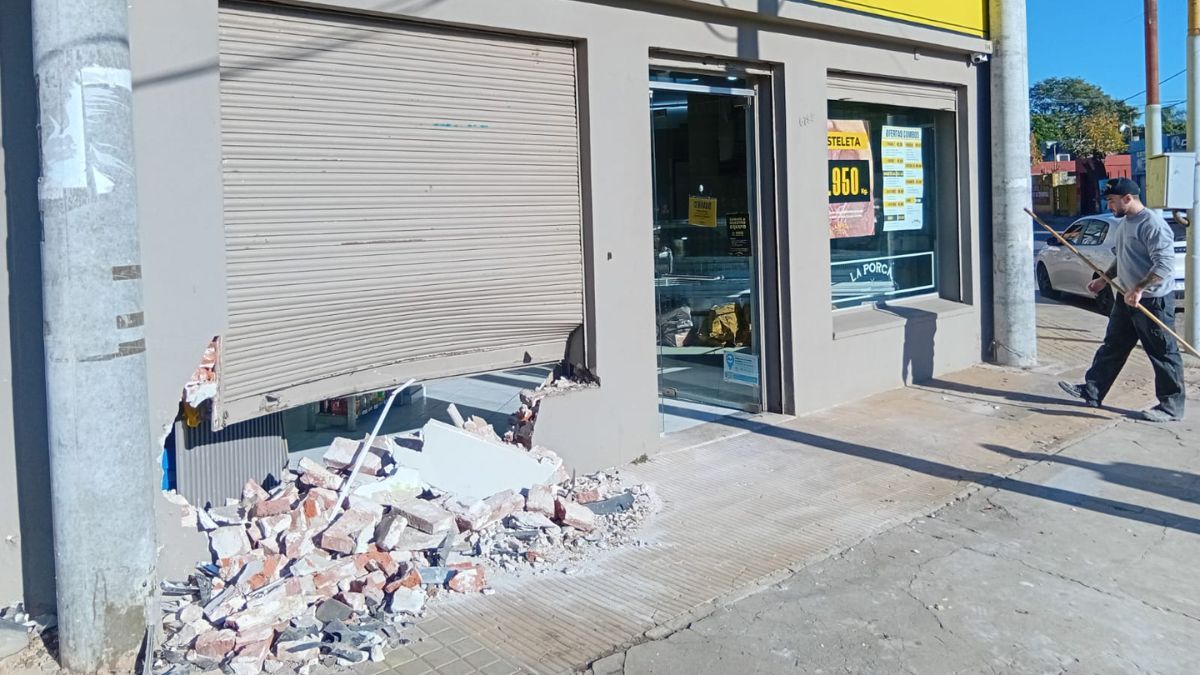 El hecho ocurrió en un comercio que comercializa carnes en avenida Peñaloza y Estanislao Zeballos.