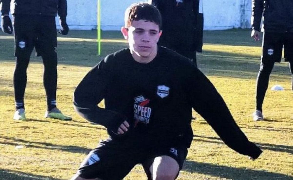 Mateo Apolonio, con 14 años irá al banco de suplentes en el partido de Copa Argentina entre Newell's y Riestra. Mateo Apolonio, con 14 años irá al banco de suplentes en el partido de Copa Argentina entre Newell's y Riestra.