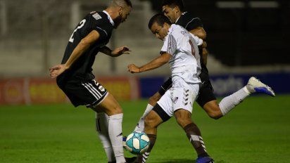 Primera Nacional: Platense venció a Deportivo Riestra por penales y avanzó a semifinales