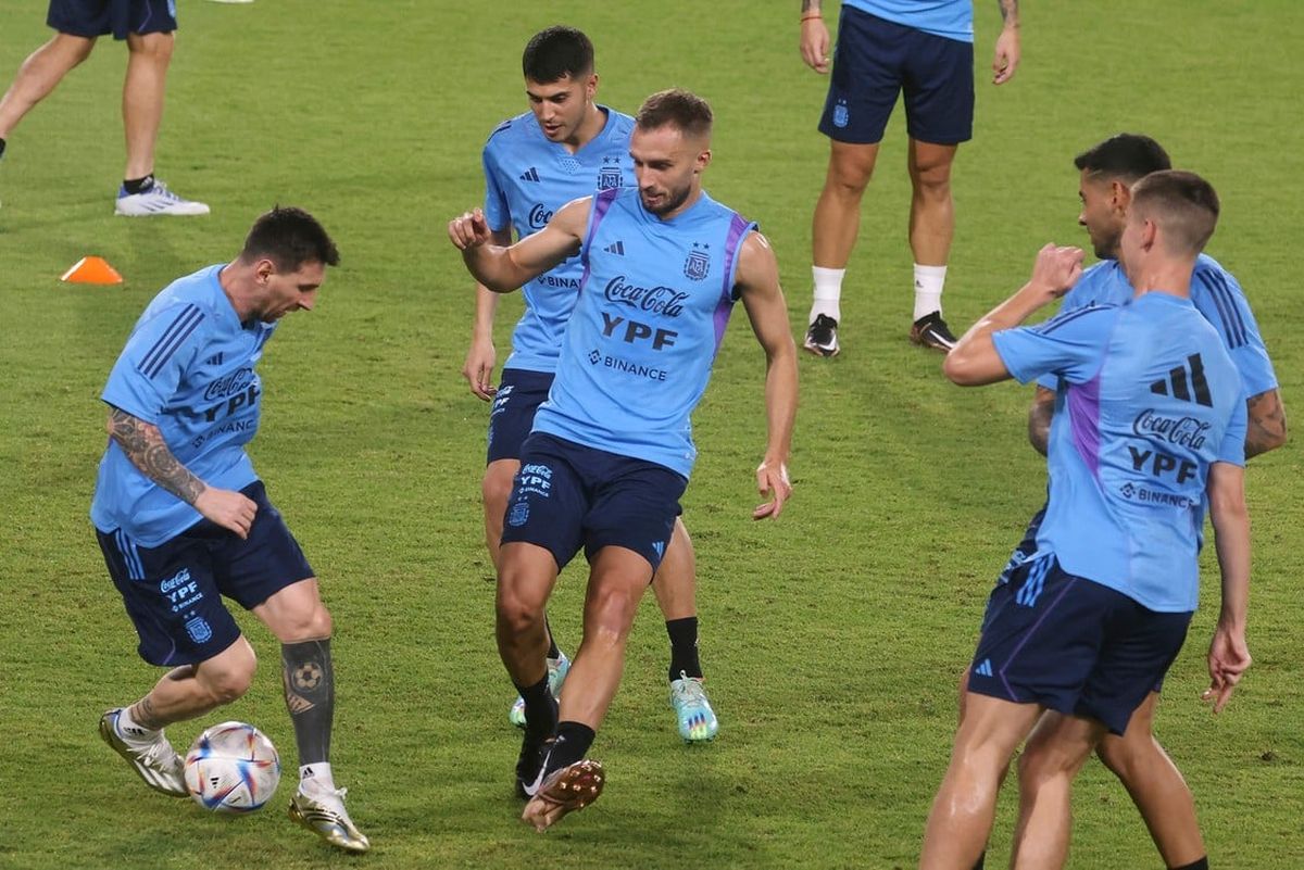 Lionel Messi se integró al plantel de la Selección Argentina y se prepara para afrontar el amistoso del miércoles ante Emiratos Árabes.