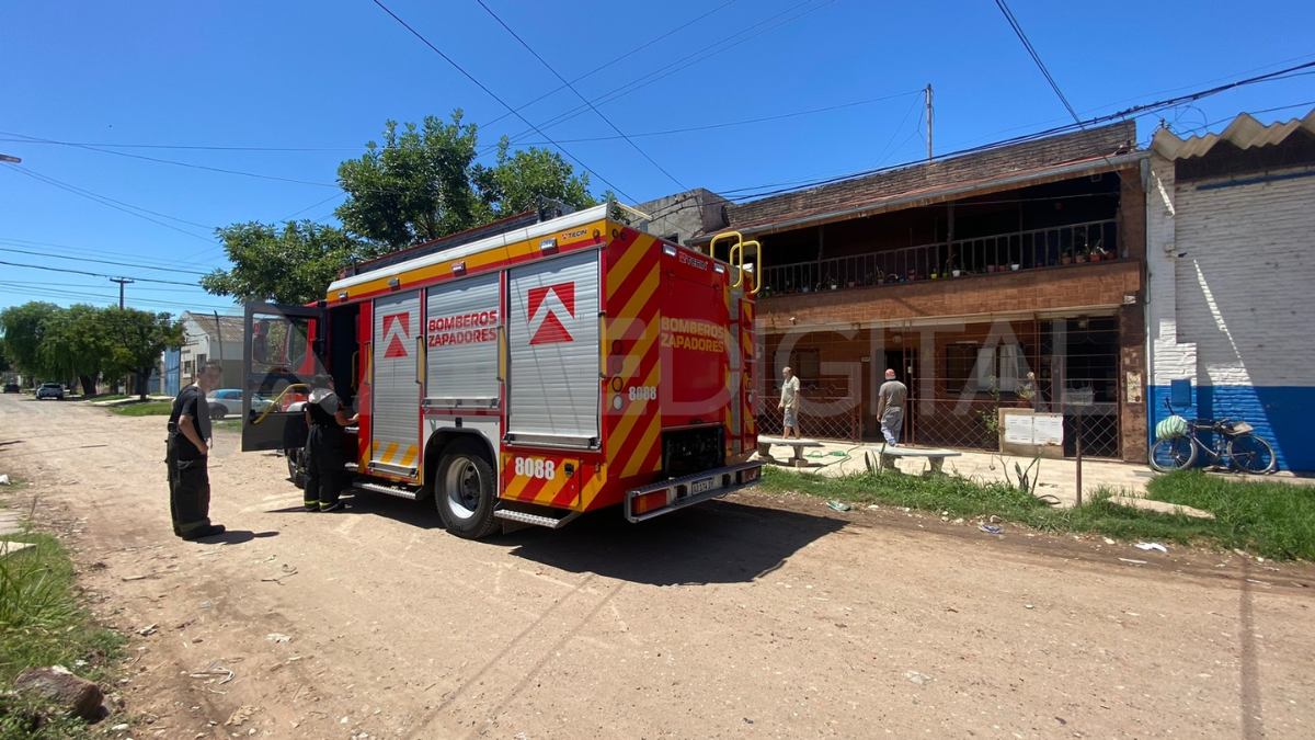 Las primeras hipótesis señalan que el fuego comenzó en la parte trasera de la vivienda