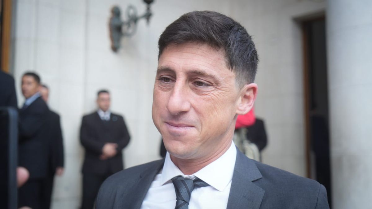 El senador Paco Garibaldi sostuvo que “la educación financiera en las escuelas no se trata de enseñar a invertir, sino de brindar herramientas para que los jóvenes santafesinos puedan moverse con autonomía y no quedar atrapados en mecanismos de endeudamiento o abuso”. El senador Paco Garibaldi sostuvo que “la educación financiera en las escuelas no se trata de enseñar a invertir, sino de brindar herramientas para que los jóvenes santafesinos puedan moverse con autonomía y no quedar atrapados en mecanismos de endeudamiento o abuso”.