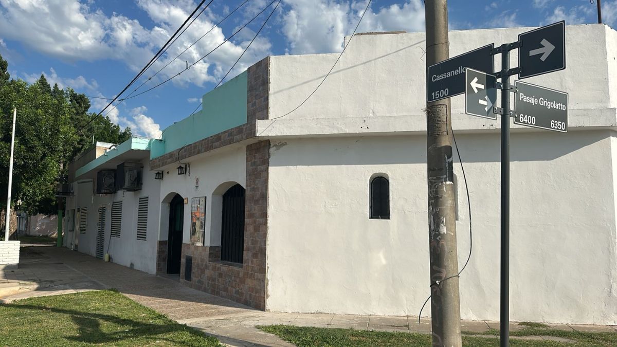 La vecinal Alberdi se ubica en Ángel Casanello al 1500 en barrio María Selva.