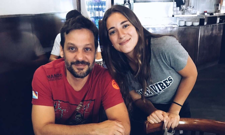 Una joven se retrató con el actor en un bar y él le dejó un mensaje: era un farsante. Una joven se retrató con el actor en un bar y él le dejó un mensaje: era un farsante.