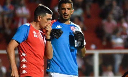 Sebastián Moyano ya conoce lo que es jugar un clásico santafesino y apunta a aconsejar a los más jóvenes para el partido frente a Colón de este domingo. Sebastián Moyano ya conoce lo que es jugar un clásico santafesino y apunta a aconsejar a los más jóvenes para el partido frente a Colón de este domingo.