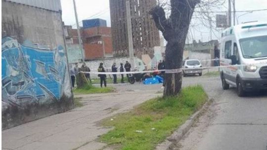 La zona quedó bajo un fuerte operativo policial tras el tiroteo.