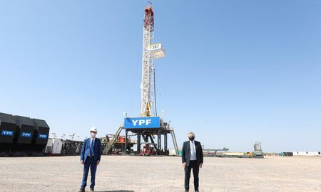 El presidente de la Nación, Alberto Fernández adelantó que la cartera de Energía se mudará a la provincia de Neuquén con el objetivo de descentralizar la toma de decisiones. El presidente de la Nación, Alberto Fernández adelantó que la cartera de Energía se mudará a la provincia de Neuquén con el objetivo de descentralizar la toma de decisiones.