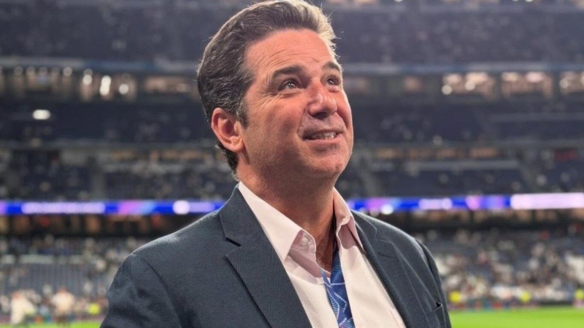 El periodista argentino Andrés Agulla aportará su análisis de estrategia y rendimiento en la cabina de transmisión de EA Sports FC 27. El periodista argentino Andrés Agulla aportará su análisis de estrategia y rendimiento en la cabina de transmisión de EA Sports FC 27.