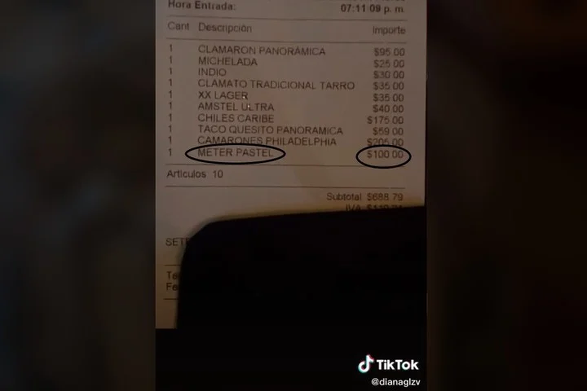 La joven termina mostrando la prueba de que en el ticket se ve&iacute;a un &iacute;tem a cobrar, &ldquo;Meter pastel&rdquo;. Pero eso no fue todo. La ayuda del mozo le sali&oacute; muy caro, ya que le cobraron 100 pesos mexicanos (5 d&oacute;lares, es decir, m&aacute;s de 900 pesos argentinos al valor blue).
