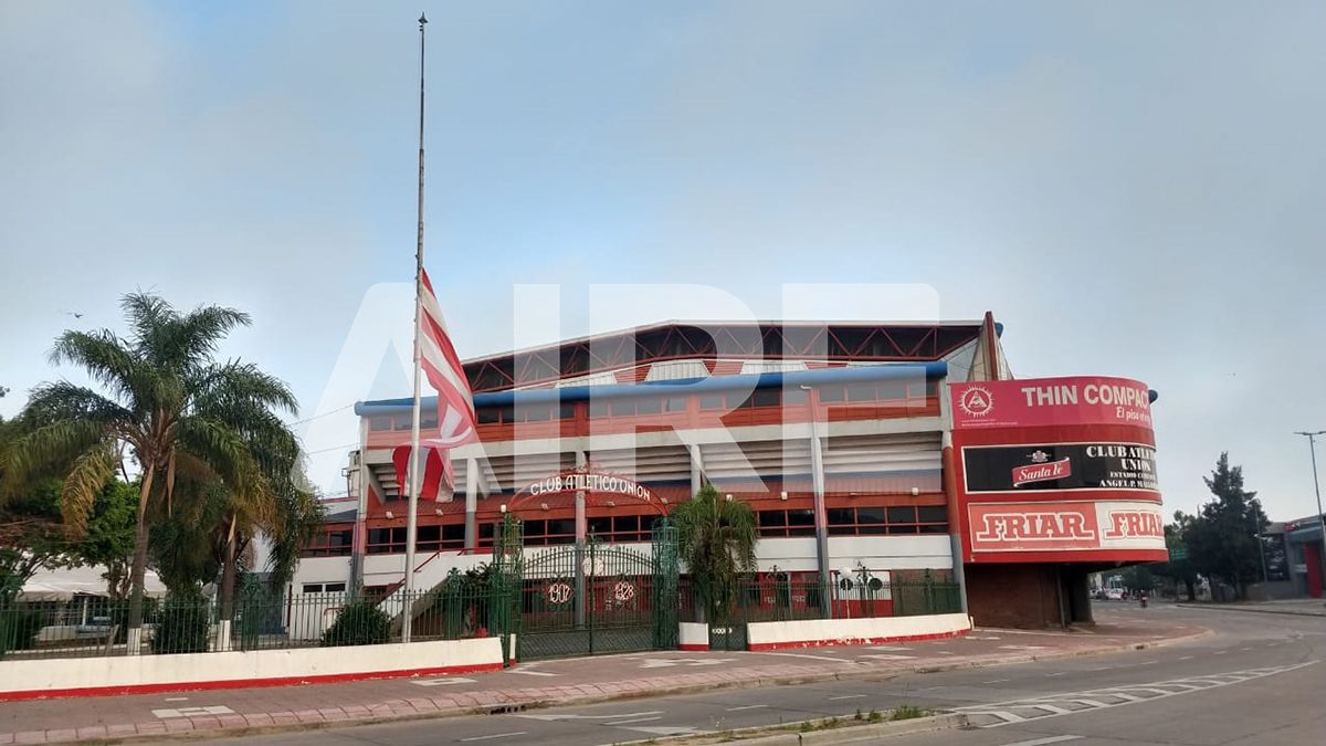 La bandera de Unión a media asta.