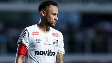 Neymar sufrió una lesión muscular y encendió las alarmas en Brasil antes del Mundial Neymar sufrió una lesión muscular y encendió las alarmas en Brasil antes del Mundial