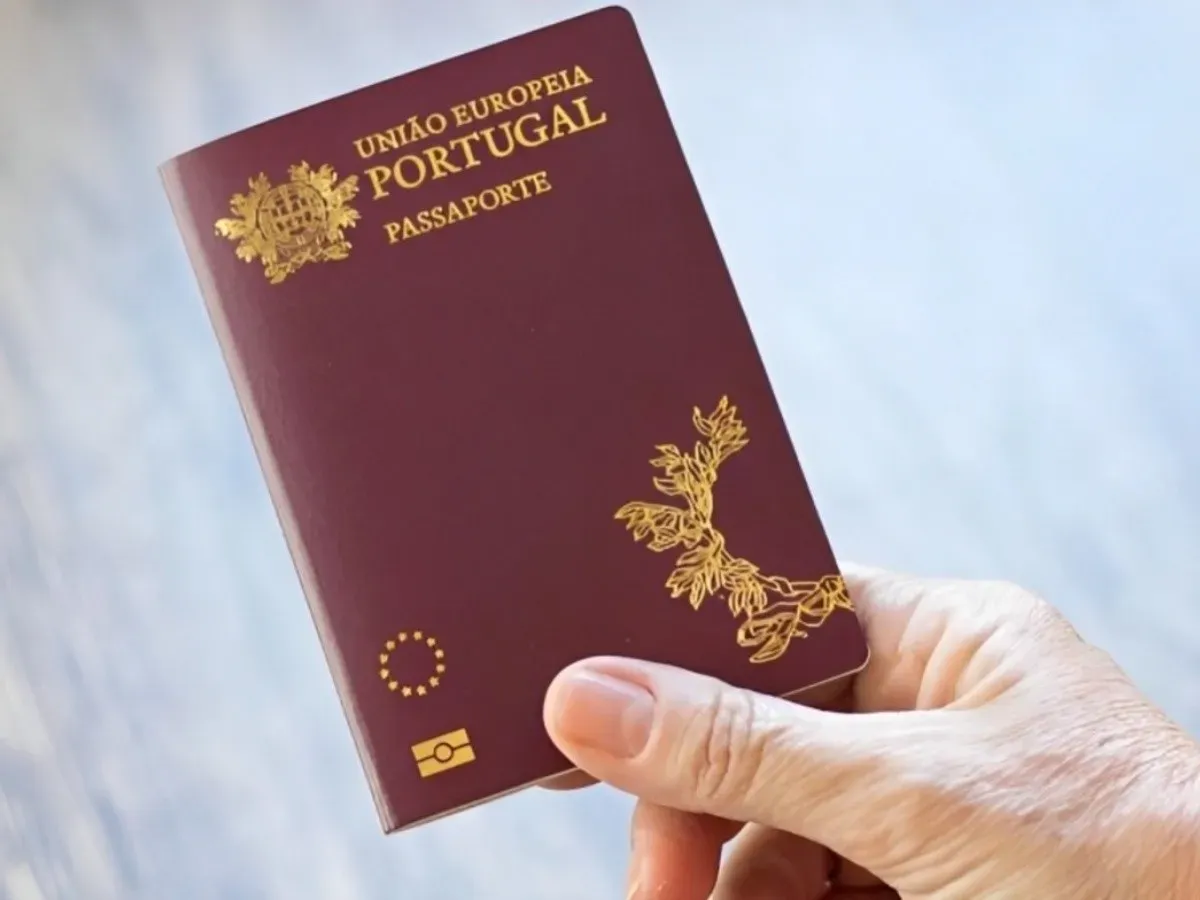 Portugal permite el ingreso de extranjeros a su país sin la necesidad de tener pasaporte de la Unión Europea. Portugal permite el ingreso de extranjeros a su país sin la necesidad de tener pasaporte de la Unión Europea.