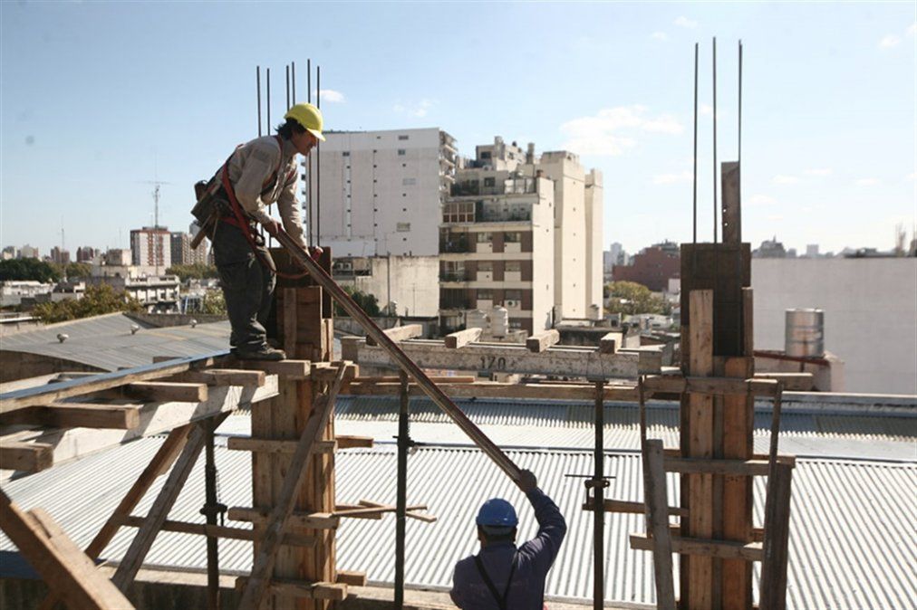 El empleo registrado creció 2,1% en noviembre al sumar 253.200 trabajadores
