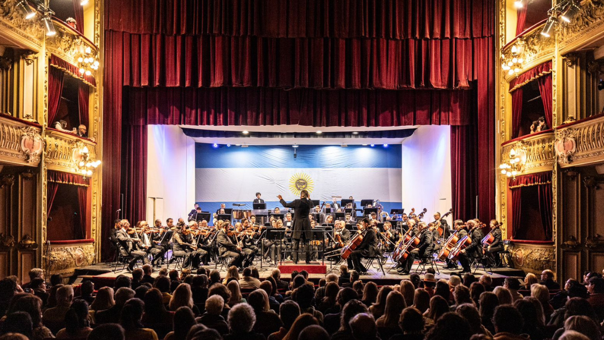 Se realizó la Gala musical en Santa Fe por el 214º aniversario de la Revolución de Mayo.
