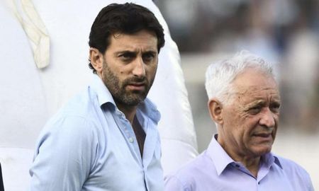 Diego Milito renunció a su cargo como mánager de Racing y apuntó contra el presidente del club, Víctor Blanco: No comparto el modelo. Diego Milito renunció a su cargo como mánager de Racing y apuntó contra el presidente del club, Víctor Blanco: No comparto el modelo.