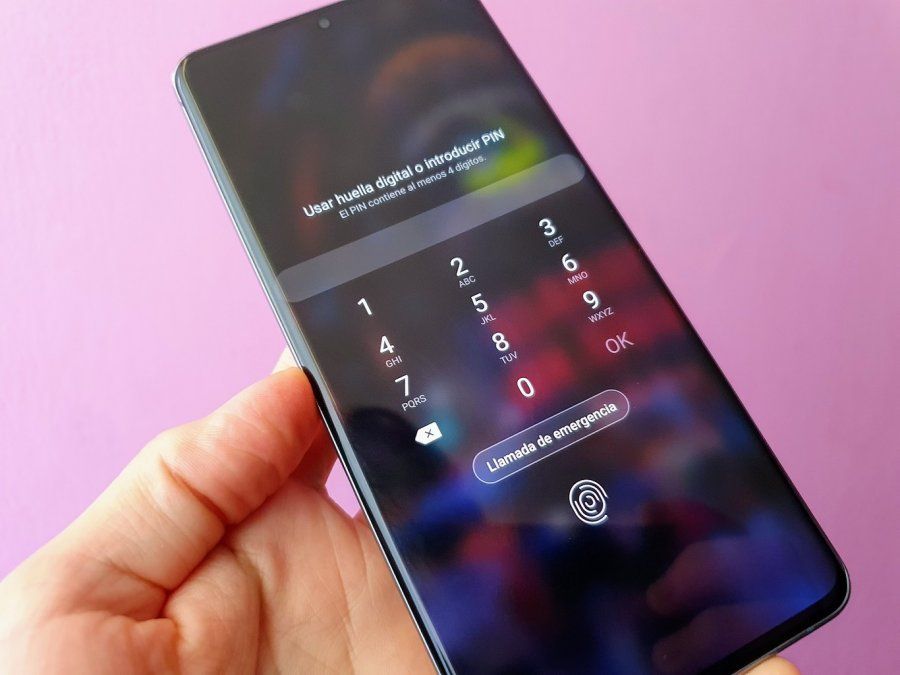 El celular siempre debe tener activo doble sistema de desbloqueo.