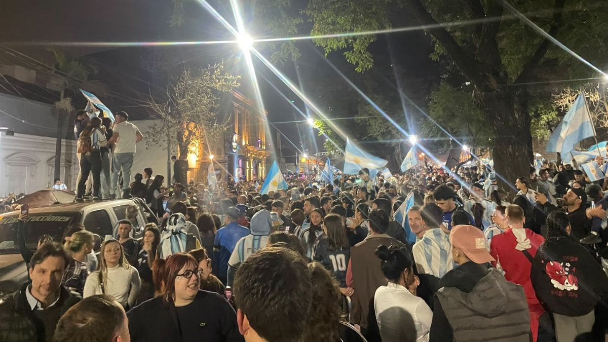 Así festejó Santa Fe la victoria de Argentina contra Inglaterra. Así festejó Santa Fe la victoria de Argentina contra Inglaterra.