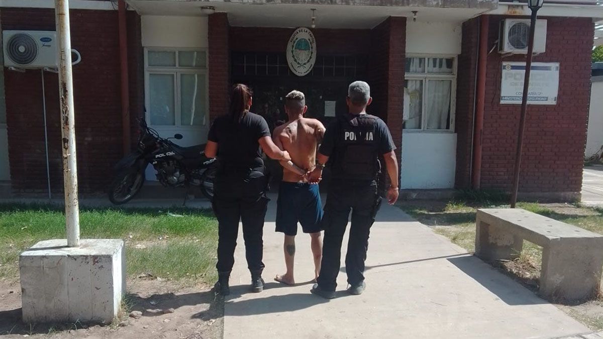 Efectivos de la policía de Santa Fe recapturaron en barrio Santa Rosa de Lima a un evadido de la comisaría 12 de la ciudad de Santo Tomé.