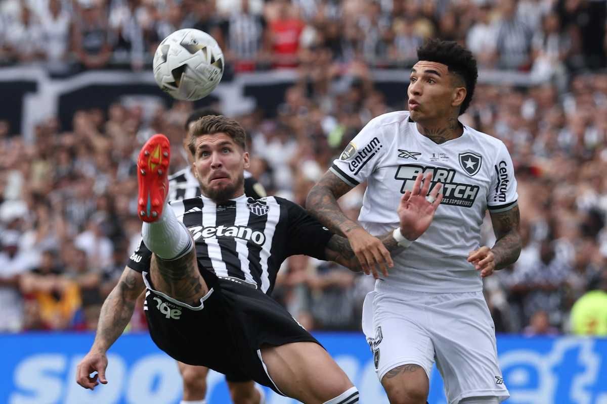 Racing y Botafogo juegan un partidazo en Buenos Aires con un operativo de seguridad que tendrá 1000 policías. Racing y Botafogo juegan un partidazo en Buenos Aires con un operativo de seguridad que tendrá 1000 policías.