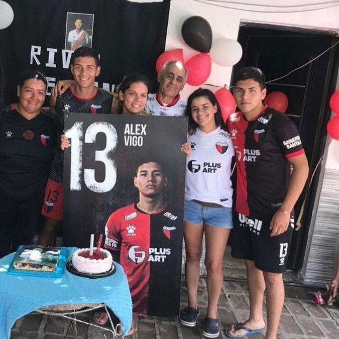 El lateral derecho se despidió de su familia y ya se encuentra camino a Buenos Aires.