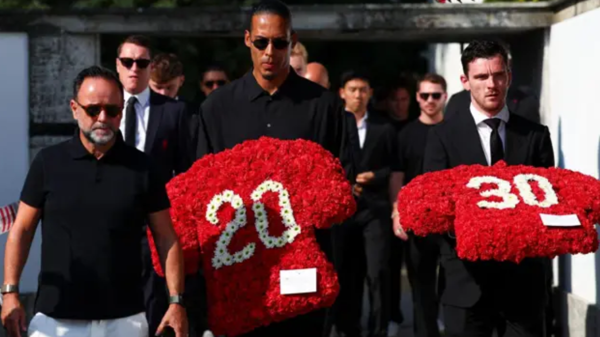 Un futbolista importante de Liverpool no fue al funeral de Diogo Jota y los hinchas estallaron en redes