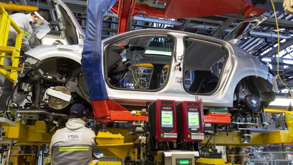 En el acumulado del primer cuatrimestre, el sector alcanzó las 148.884 unidades producidas entre autos y comerciales livianos.