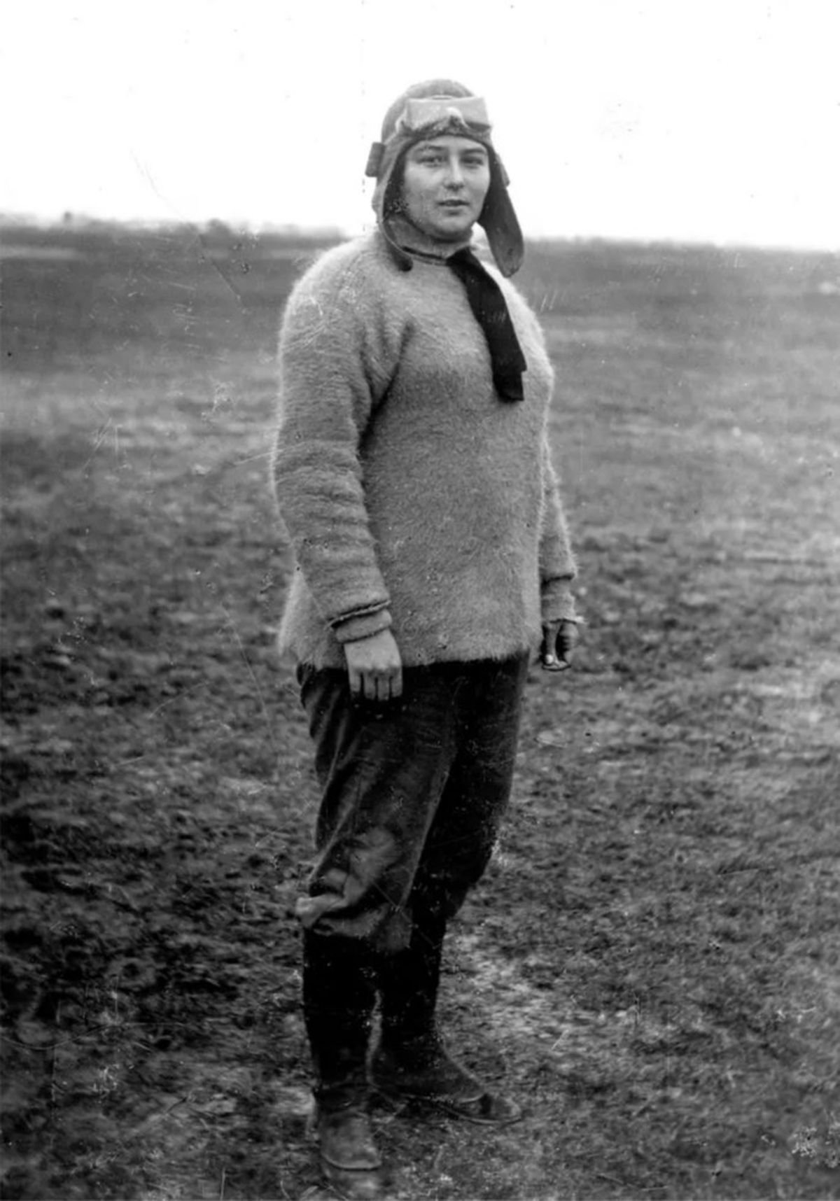 En junio de 1915, Amalia emprendió un viaje por distintos lugares del país, siendo el primer destino Rosario, su ciudad natal, y lo hizo con un biplano Farman biplaza de 50 HP y 500 kilos de peso. También realizó exhibiciones en Villa Lugano y San Fernando.