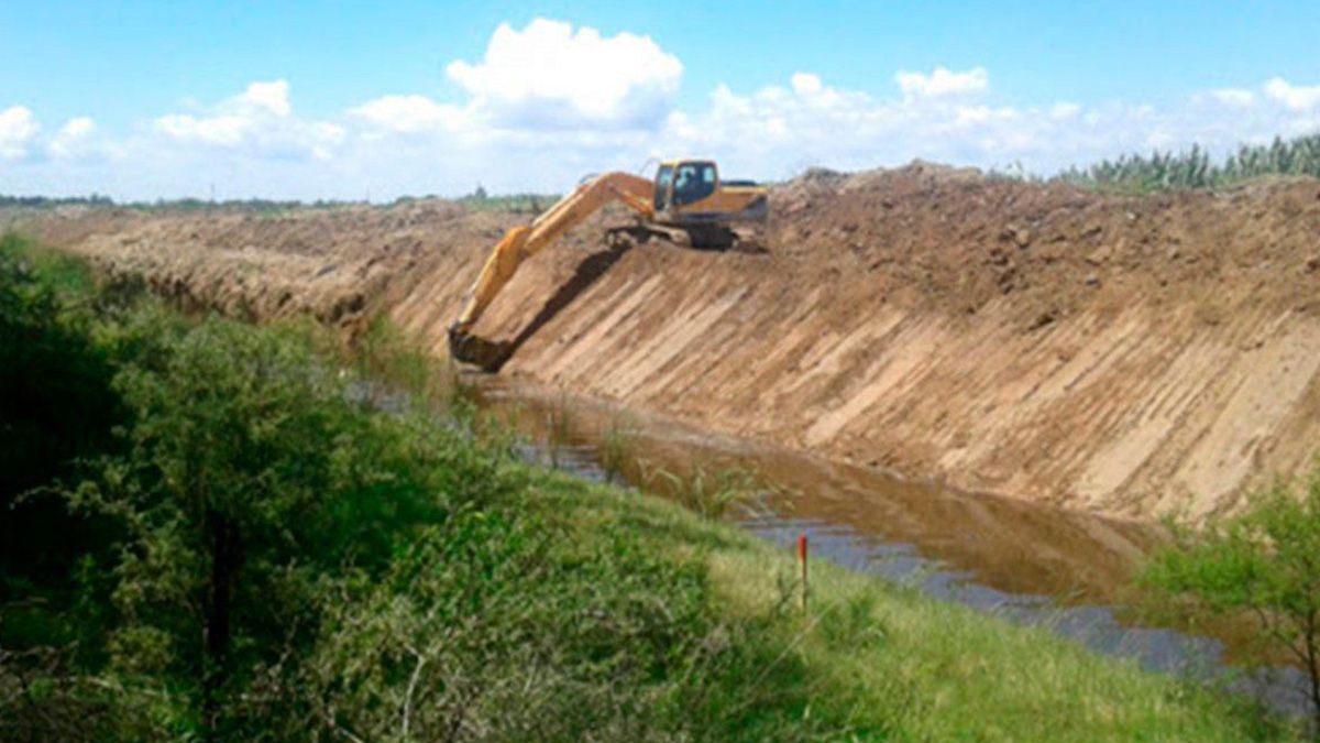 Se busca que la defensa defensa proteja el oeste de Arroyo Leyes y la zona norte de Rincón. Se busca que la defensa defensa proteja el oeste de Arroyo Leyes y la zona norte de Rincón.