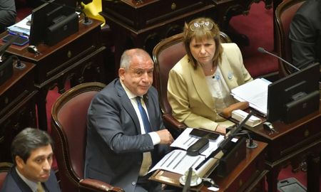 La Libertad Avanza impuso este viernes su criterio junto a aliados para la votación del Presupuesto 2026 en el Senado. La Libertad Avanza impuso este viernes su criterio junto a aliados para la votación del Presupuesto 2026 en el Senado.