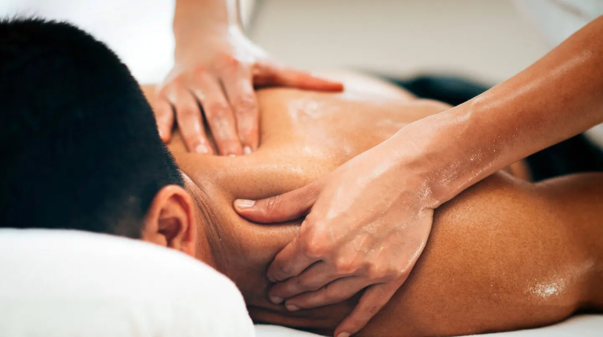 Un hombre fue a una sesión de masajes y terminó en terapia intensiva después de que le "sonaran" el cuello