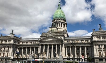 La iniciativa no distingue entre zonas geográficas sino que establece parámetros epidemiológicos y sanitarios conforme los cuales las provincias, la Ciudad de Buenos Aires y el Gobierno nacional, según las competencias de cada uno, adoptarán medidas para evitar la propagación del coronavirus. La iniciativa no distingue entre zonas geográficas sino que establece parámetros epidemiológicos y sanitarios conforme los cuales las provincias, la Ciudad de Buenos Aires y el Gobierno nacional, según las competencias de cada uno, adoptarán medidas para evitar la propagación del coronavirus.