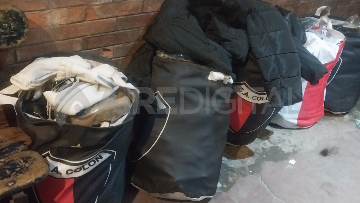 Recuperaron la ropa, tras el robo a un local del barrio Guadalupe Oeste en Santa Fe Recuperaron la ropa, tras el robo a un local del barrio Guadalupe Oeste en Santa Fe
