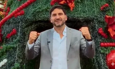 El gobernador de Santa Fe, Maximiliano Pullaro, saludó a los santafesinos y santafesinas por la Navidad a través de sus redes sociales. El gobernador de Santa Fe, Maximiliano Pullaro, saludó a los santafesinos y santafesinas por la Navidad a través de sus redes sociales.
