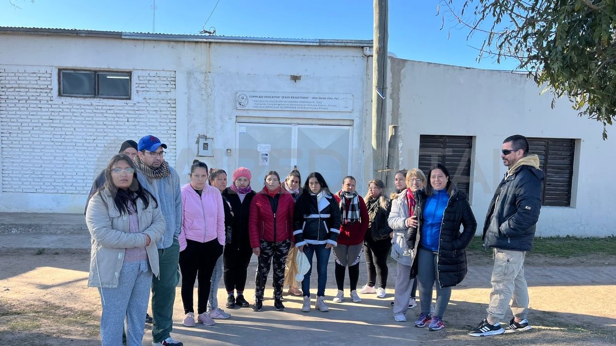 Alto Verde: padres de alumnos de la Escuela Jesús Resucitado reclamaron por el apartamiento de un personal no docente.