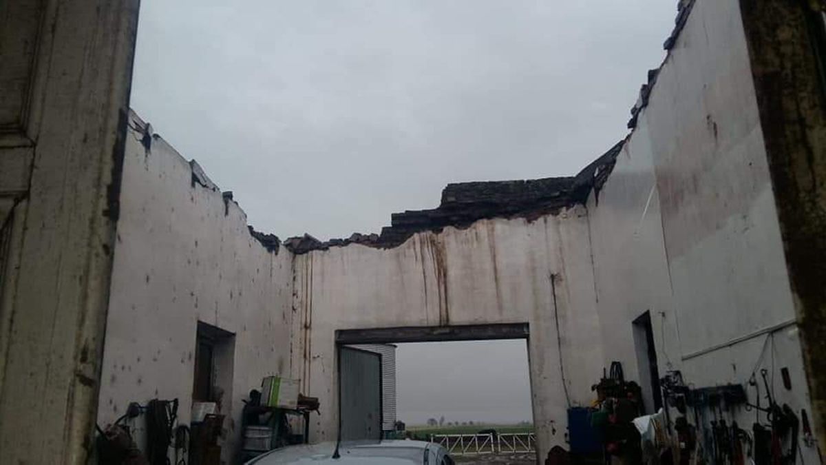 La tormenta en María Susana provocó la voladura de techos de 35 viviendas.&nbsp;