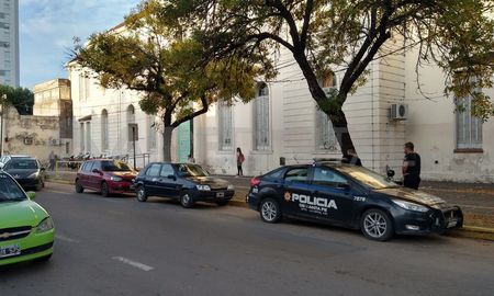 Desde la difusión de la amenaza por Tik Tok, se dispuso la presencia de patrulleros en inmediaciones al edificio. Desde la difusión de la amenaza por Tik Tok, se dispuso la presencia de patrulleros en inmediaciones al edificio.