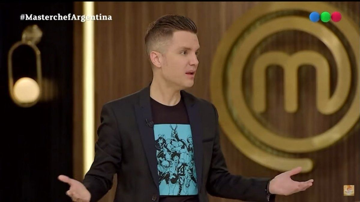 El conductor de MasterChef Celebrity 3 apareció con un nuevo peinado y llamó la atención de los televidentes que no lo perdonaron en las redes sociales.