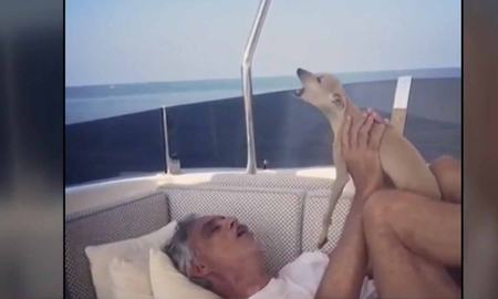 Andrea Bocelli perdió a su perro en el mar: enfrenta denuncia y maltrato por las redes Andrea Bocelli perdió a su perro en el mar: enfrenta denuncia y maltrato por las redes