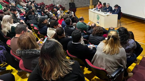 El Gobierno ofreció a los estatales aumentos del 15% con mínimos garantizados para el segundo semestre del año. El Gobierno ofreció a los estatales aumentos del 15% con mínimos garantizados para el segundo semestre del año.